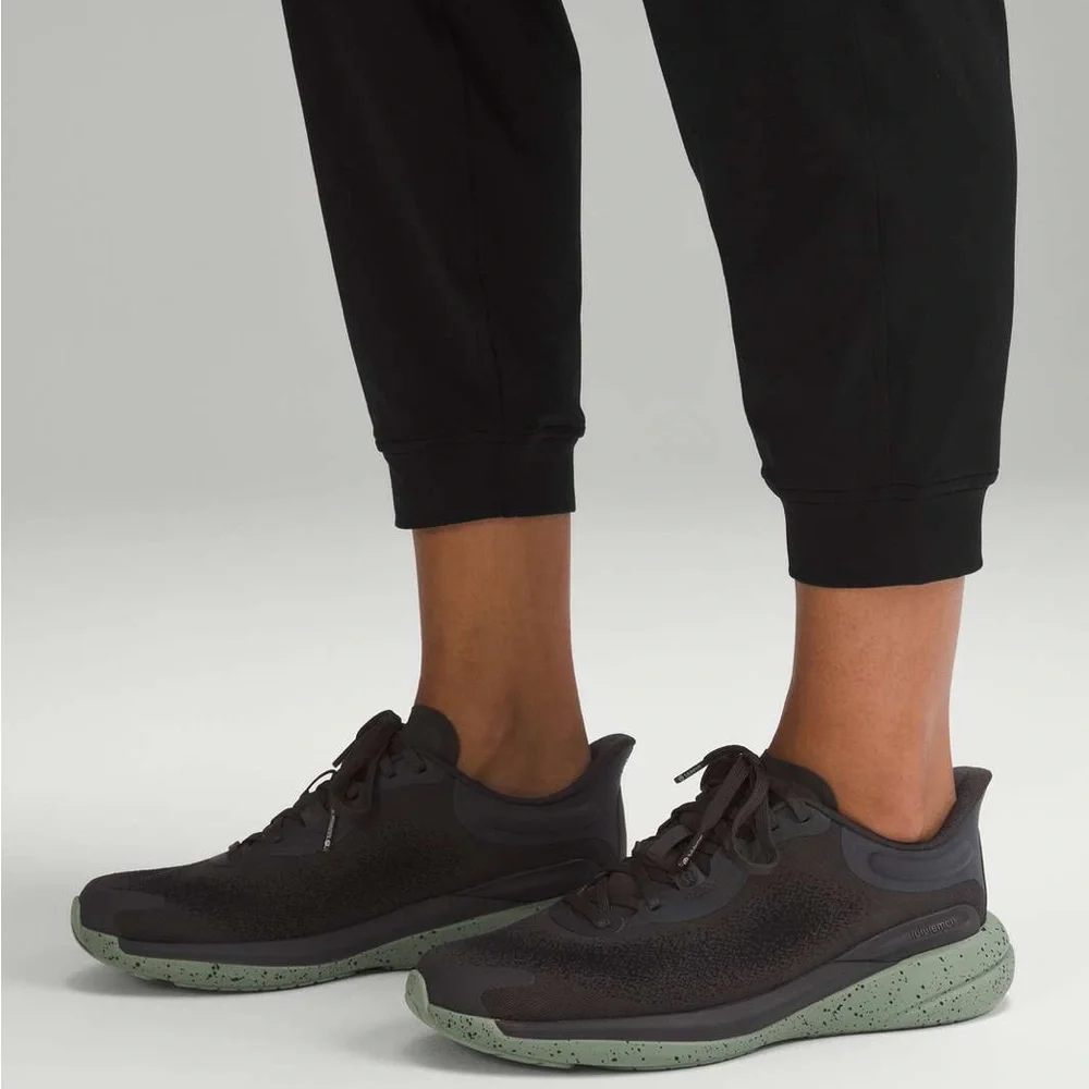 Lululemon Soft Jersey Classic-Fit‎ Mid-Rise Jogger in Black